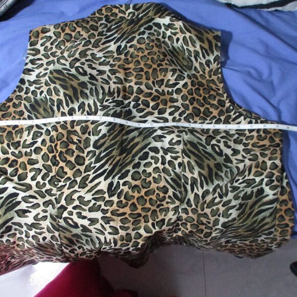 Lady Dorby Dbl. Breasted Sleeveless Blazer style, Size 22 with Gold Tank Top - Picture 8 of 9